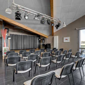 salle d'animation du village club chapelle des bois